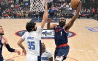 哈登24+7瓦格纳14分 祖巴茨两双快船击败魔术