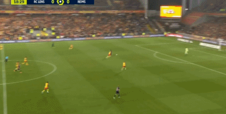 法甲赛报：巴洛贡破门 福法纳倒地射门 10人朗斯2-1逆转兰斯