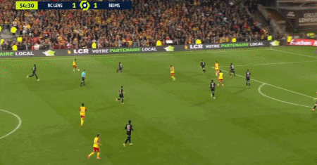 法甲赛报：巴洛贡破门 福法纳倒地射门 10人朗斯2-1逆转兰斯